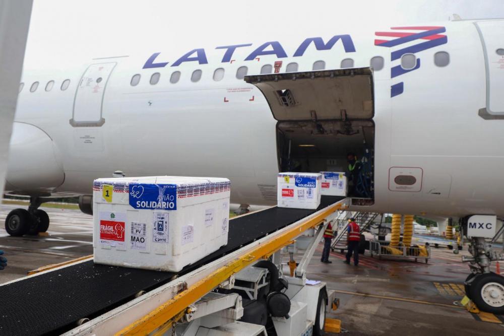 Amazonas recebe nova remessa com mais de 95 mil vacinas da AstraZeneca e Pfizer