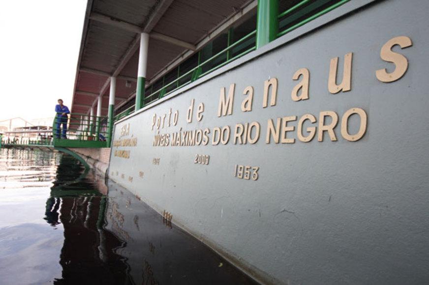 Rio Negro está a menos de 50 centímetros de marca histórica em Manaus