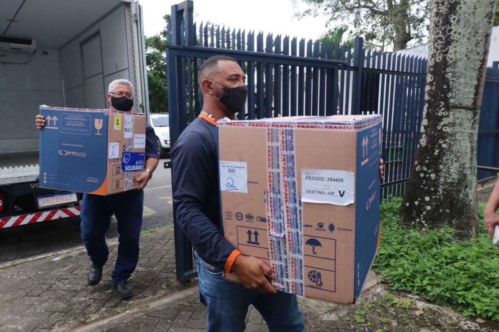 Remessa com 9.360 doses de vacinas Pfizer é entregue ao Amazonas