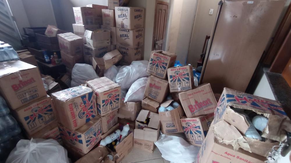 Vigilância Sanitária apreende uma tonelada de alimentos e produtos de limpeza em Parintins