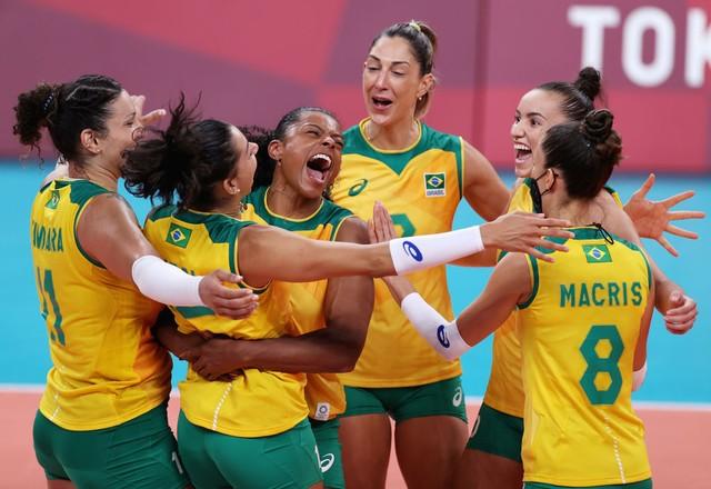 Brasil sobrevive à batalha e vence a República Dominicana no vôlei feminino