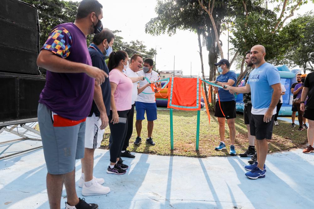 Prefeito David Almeida entrega praça Belmiro Vianez totalmente revitalizada, em Manaus