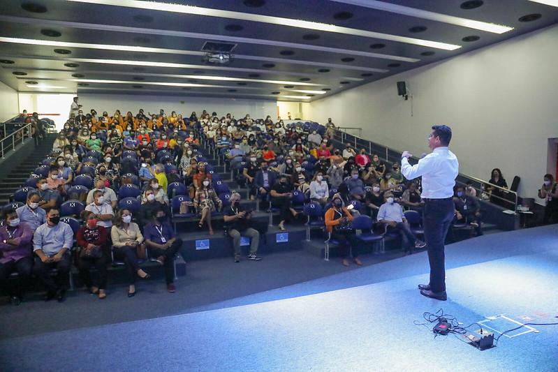 David Almeida pagará R$ 1,3 milhão em gratificações para mais de 165 servidores da Semed