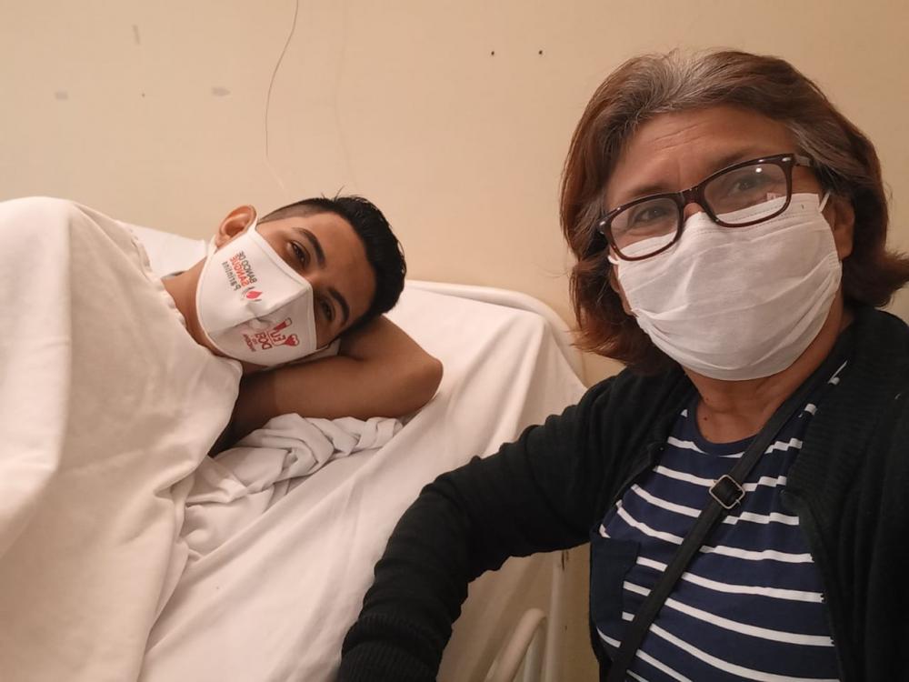 Jovem parintinense com câncer faz apelo para continuar tratamento em Manaus 