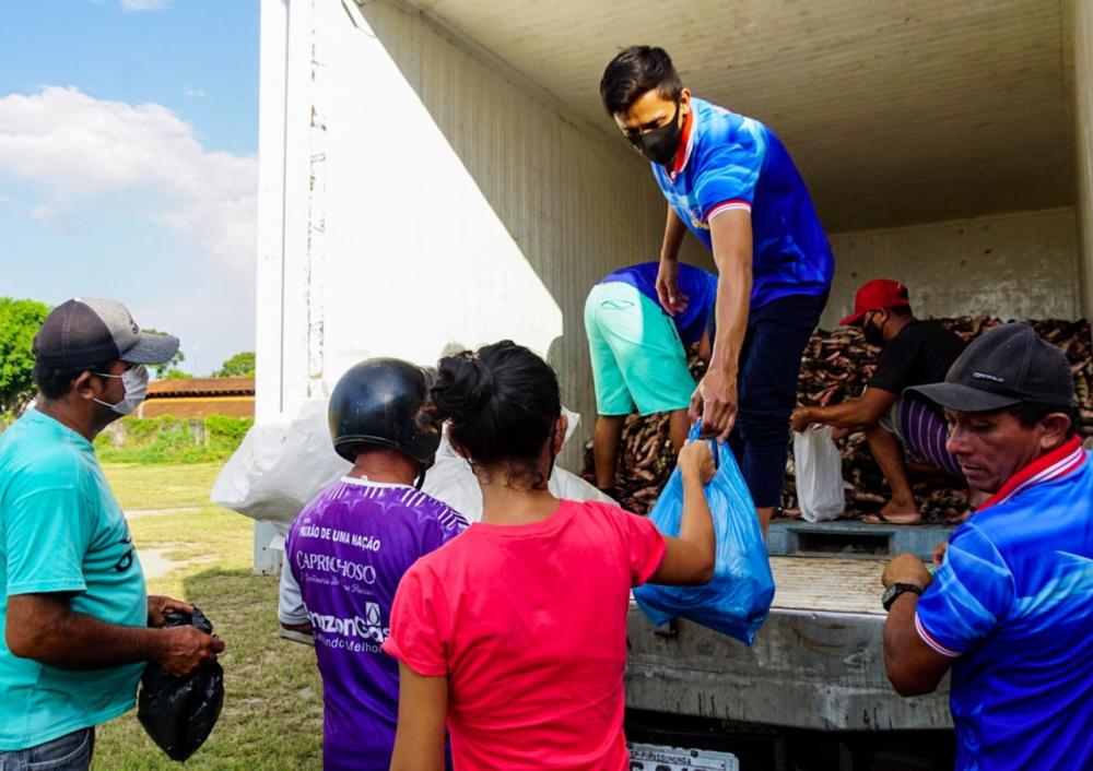 Prefeitura de Parintins distribui pescado a famílias de baixa renda