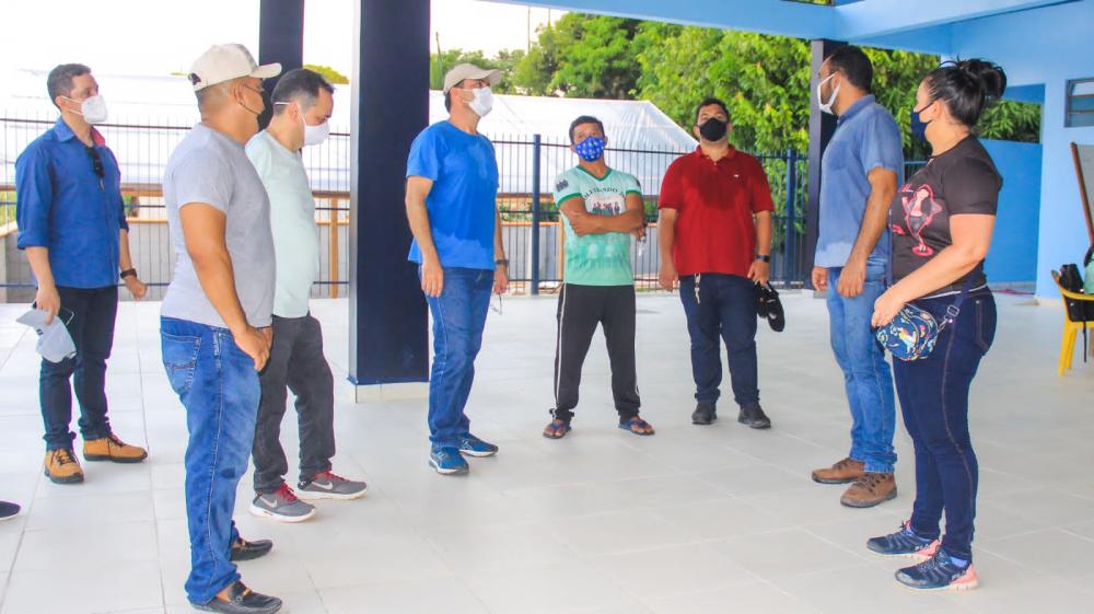 Prefeito em exercício Mateus Assayag vistoria conclusão de obras em comunidades rurais de Parintins