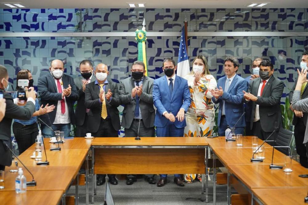 Marcelo Ramos preside sessão na Câmara que aprova PEC para aumentar FPM dos municípios