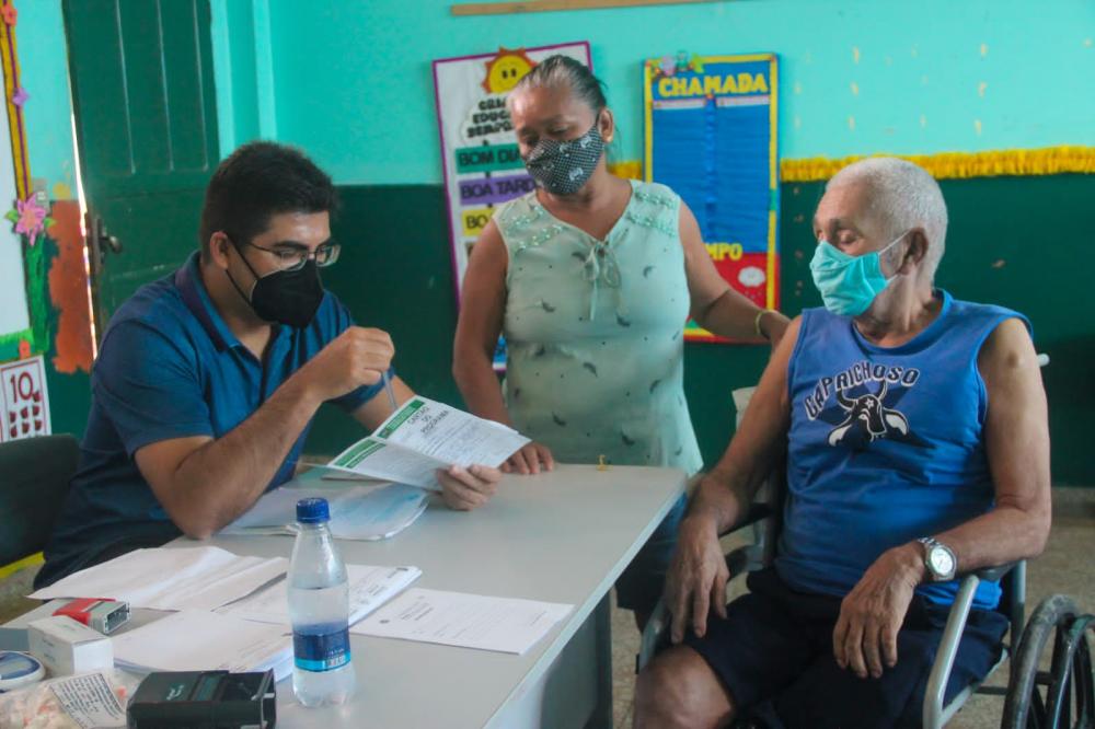 Em Parintins, mais de 400 moradores do Zé Açu recebem atendimentos especializados de saúde