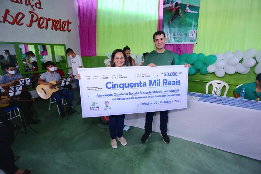 Em Parintins, Saullo Vianna entrega emenda de R$ 50 mil à ACSSUS e é o novo padrinho da instituição