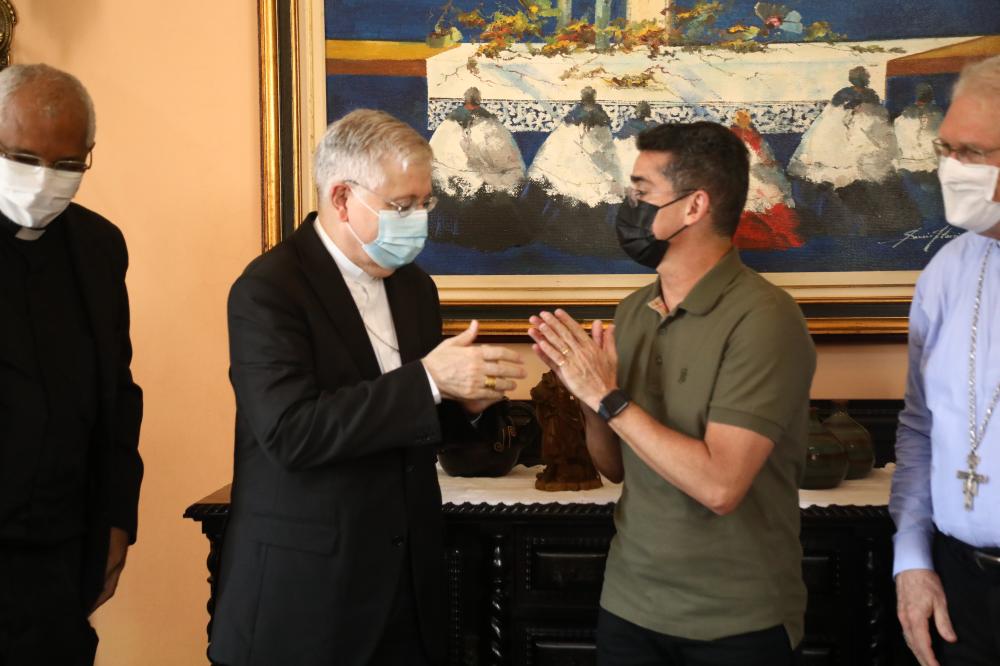 David Almeida é recebido pelo representante do papa no Brasil e garante colaboração com a igreja católica