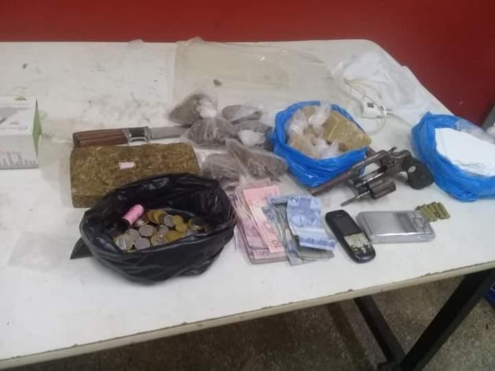 Trio é preso pela PM acusados de tráfico de drogas e porte ilegal de armas, em Parintins