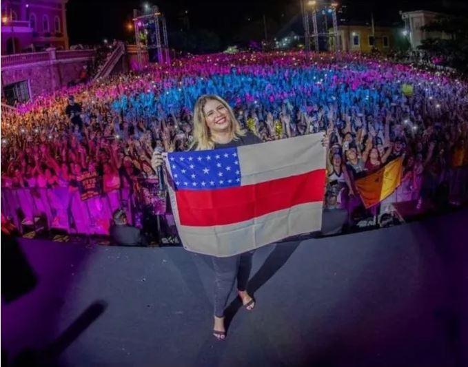 Fãs fazem homenagem à Marília Mendonça neste sábado no Teatro Amazonas