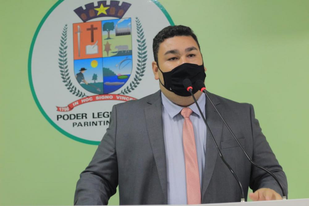 Alex Garcia assina carta de apoio aos professores aposentados da rede estadual de Parintins