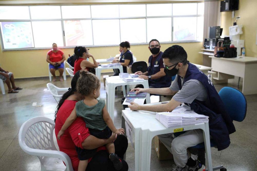 Governo do Estado inicia entrega do Auxílio Estadual permanente no interior do Amazonas