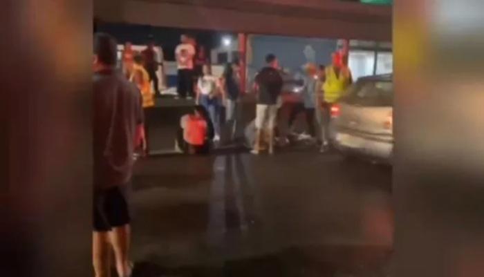 Policial atropela crianças e jovens em faixa de pedestre em Manaus