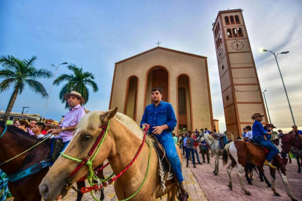 Cavalgada pelas ruas de Parintins marcará abertura da 35ª Expopin neste domingo (28)