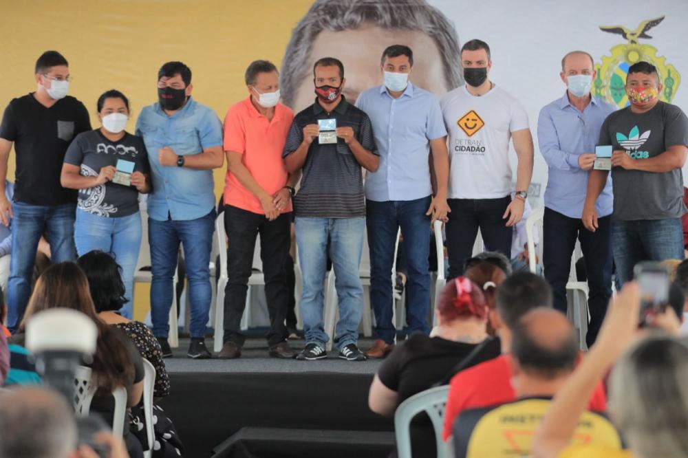 Governador Wilson Lima entrega primeiras carteiras do projeto CNH social no Amazonas
