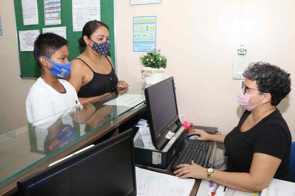 Matrículas 2022: escolas estaduais são postos de atendimentos para pais e responsáveis sem internet