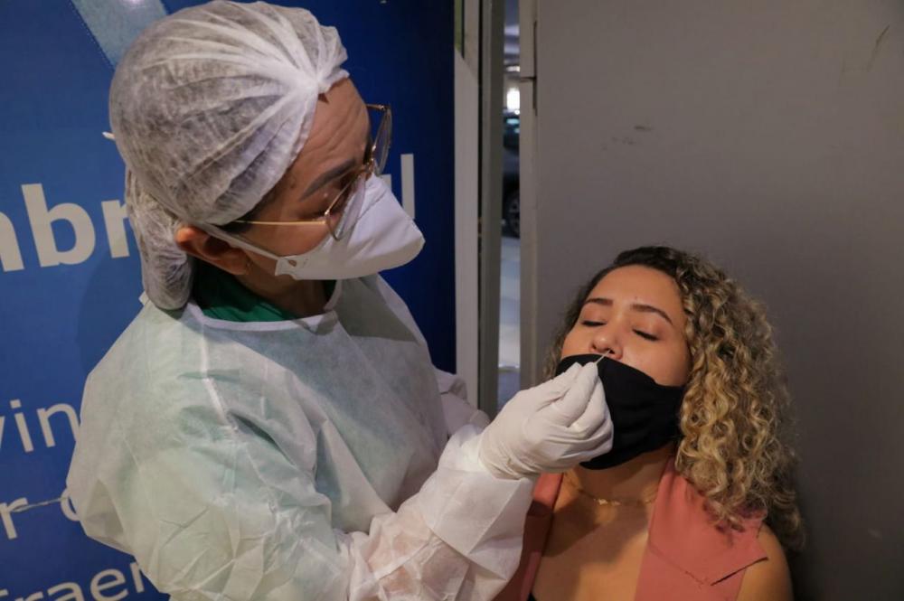 Circulação da variante Ômicron aumenta média móvel de casos de Covid-19 no Amazonas