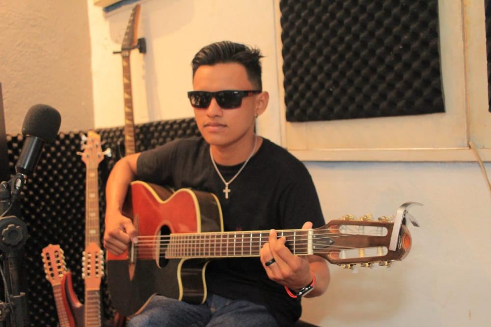 Parintinense trabalha em álbum com músicas autorais para inspirar a juventude amazonense