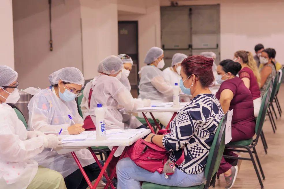 Quase metade dos testes feitos no Centro de Testagem para Covid em Manaus deram positivo para a doença