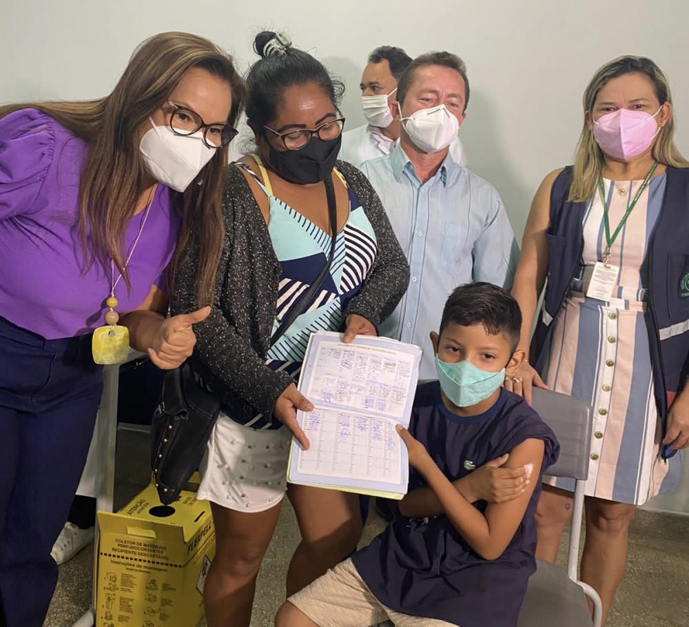 Márcia Baranda vive a emoção de acompanhar o início da vacinação de crianças em Parintins