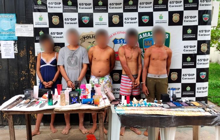 Facas, drogas e rádio comunicador são apreendidos com grupo criminoso no Amazonas