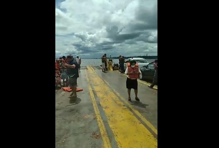 VÍDEO: Passageiros entram em pânico após rebocador afundar e balsa ficar à deriva no Rio Negro
