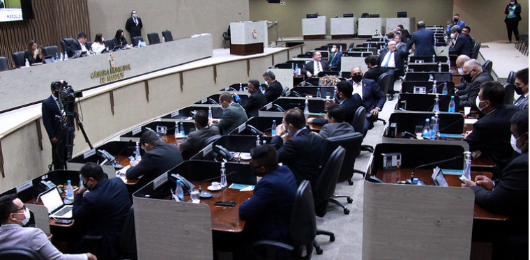 PL antivacina de vereador causa divergências no retorno das sessões na Câmara de Manaus