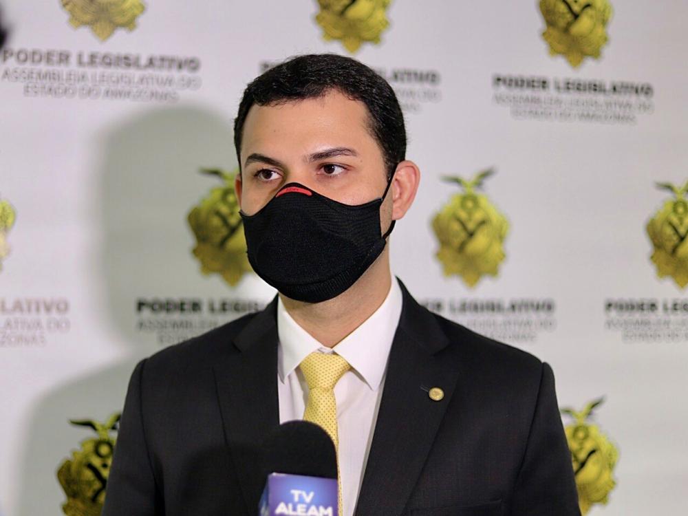 Saullo Vianna se posiciona a favor da exigência do cartão de vacina nas escolas no Amazonas