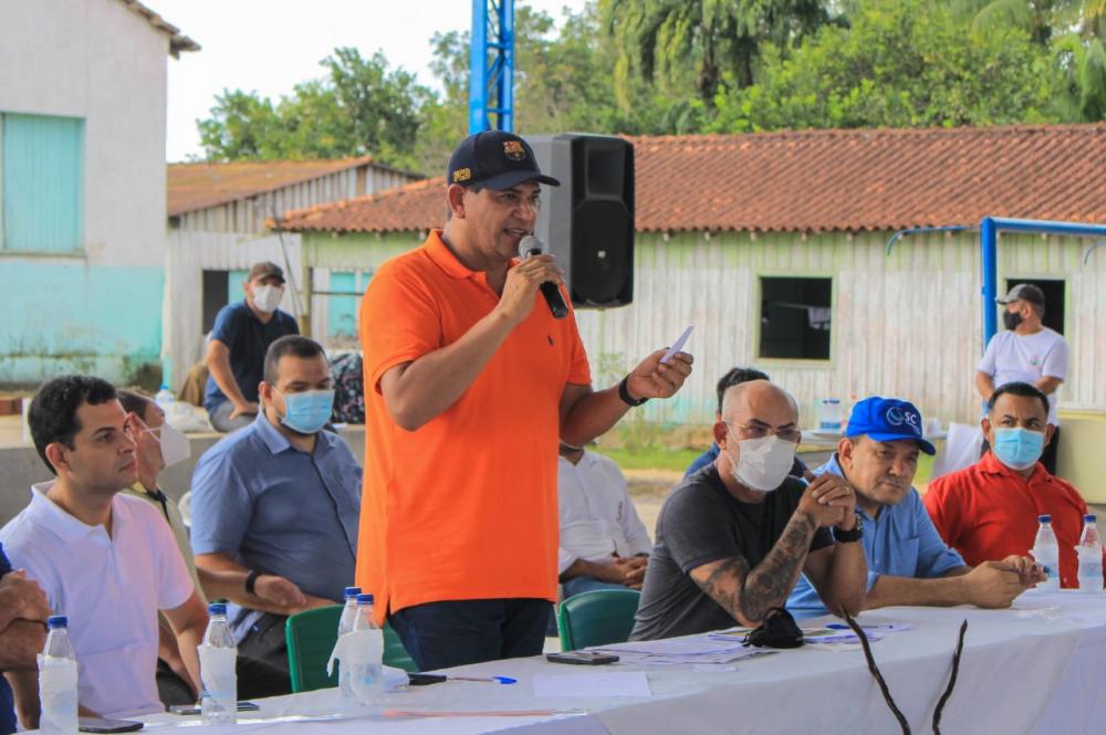 Bi Garcia anuncia pacote de obras para a região da Valéria, em Parintins