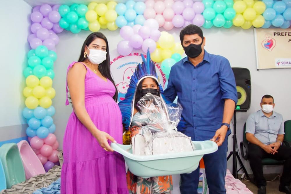 No Dia Internacional da Mulher, Prefeitura de Parintins entrega 140 kits bebê a mães em situação de vulnerabilidade social