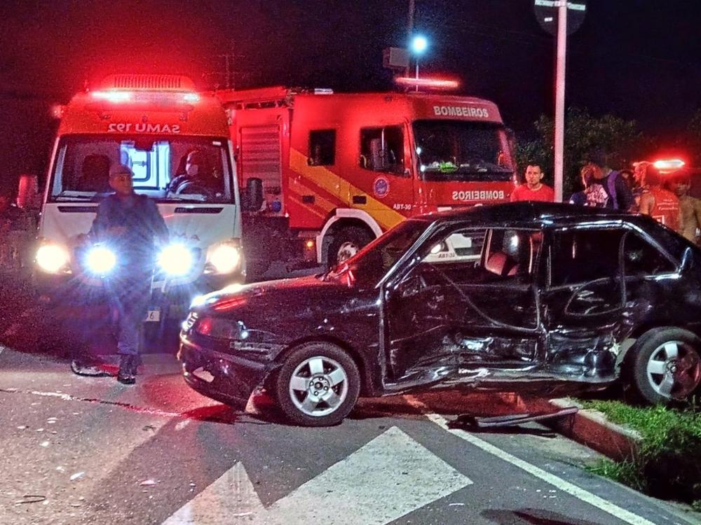 Pai e filha ficam presos às ferragens em grave acidente em Manaus