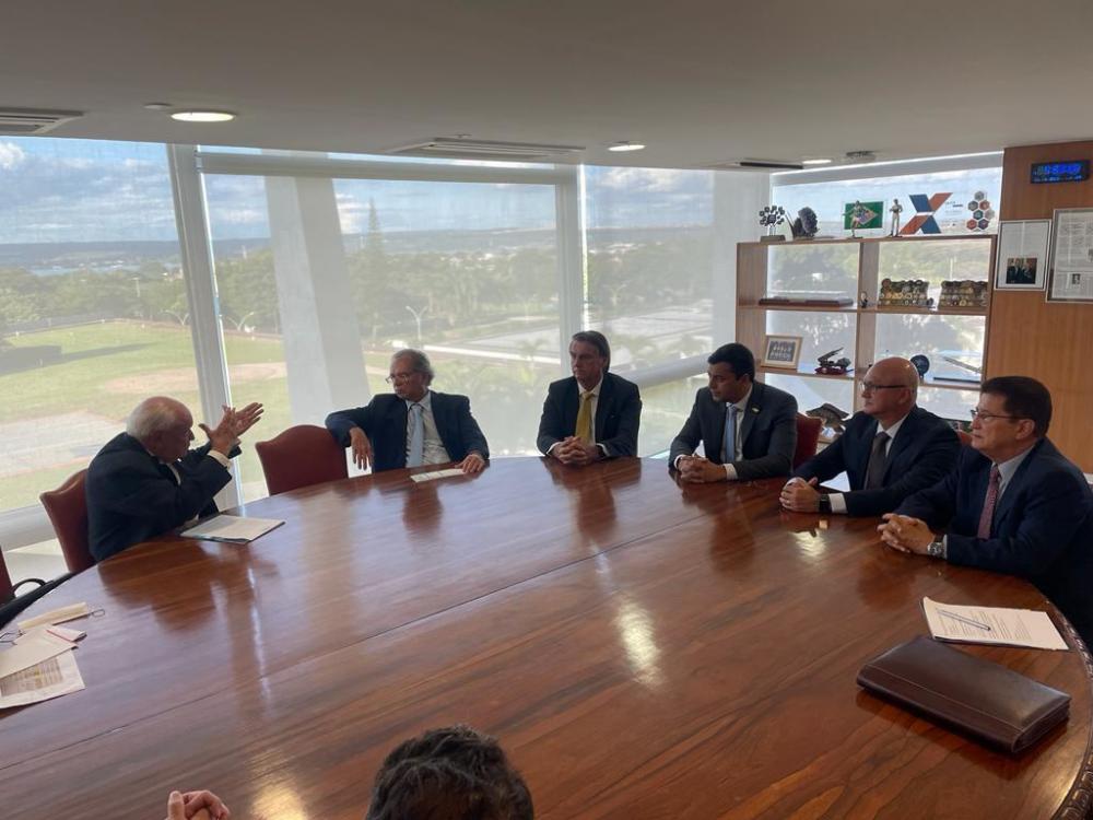 Bolsonaro descumpre promessa e prorroga decreto que prejudica Zona Franca de Manaus