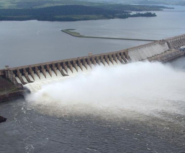 Após polêmica, Eletrobras abre comportas da Hidrelétrica de Balbina, no Amazonas