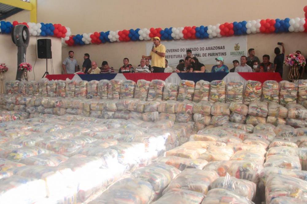 Bi Garcia comanda entrega de 3 mil cestas básicas às famílias vítimas dos efeitos das chuvas em Parintins