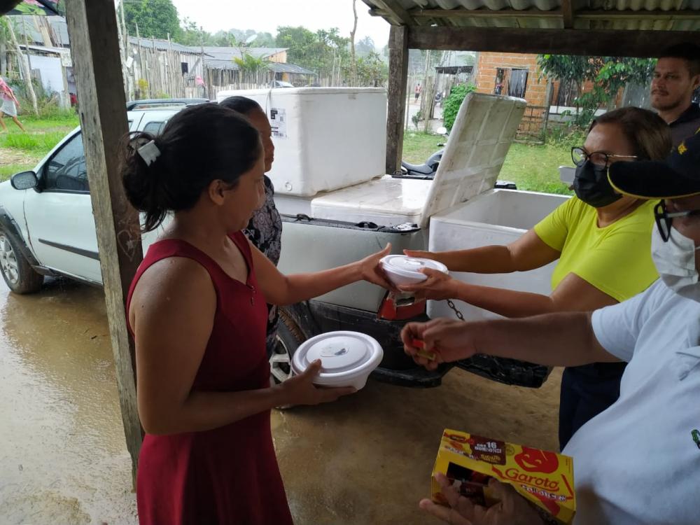 Em gesto de gratidão, Márcia Baranda promove Páscoa Solidária nos bairros de Parintins