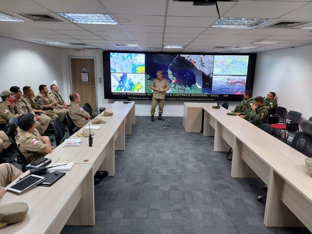 Bombeiros intensificam procura por paraquedista e ampliam buscas em ambiente de selva no AM