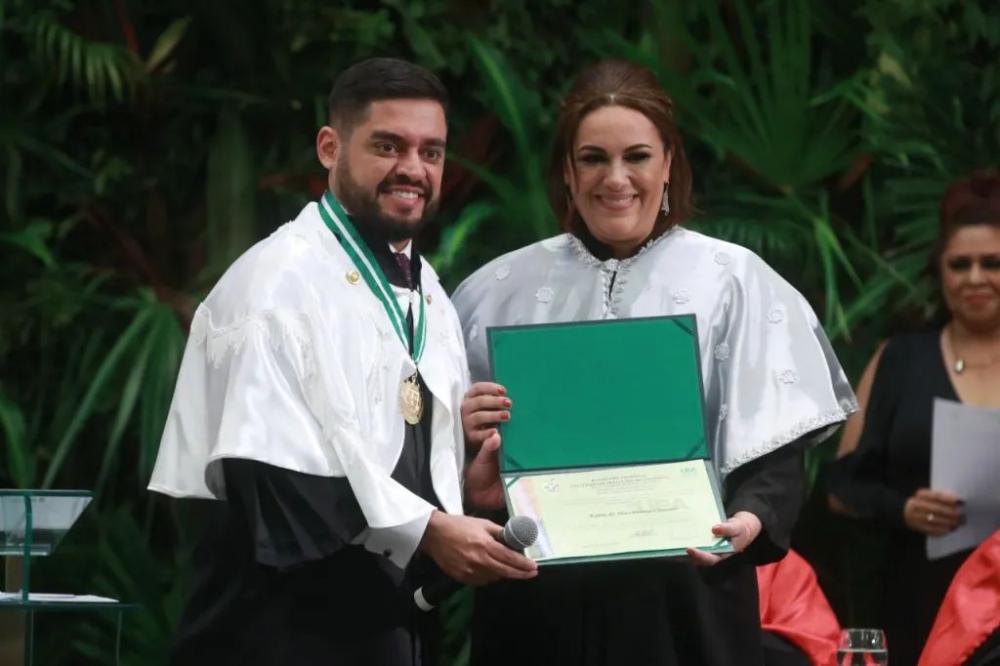 André Zogahib e Kátia Couceiro são empossados na Reitoria da UEA