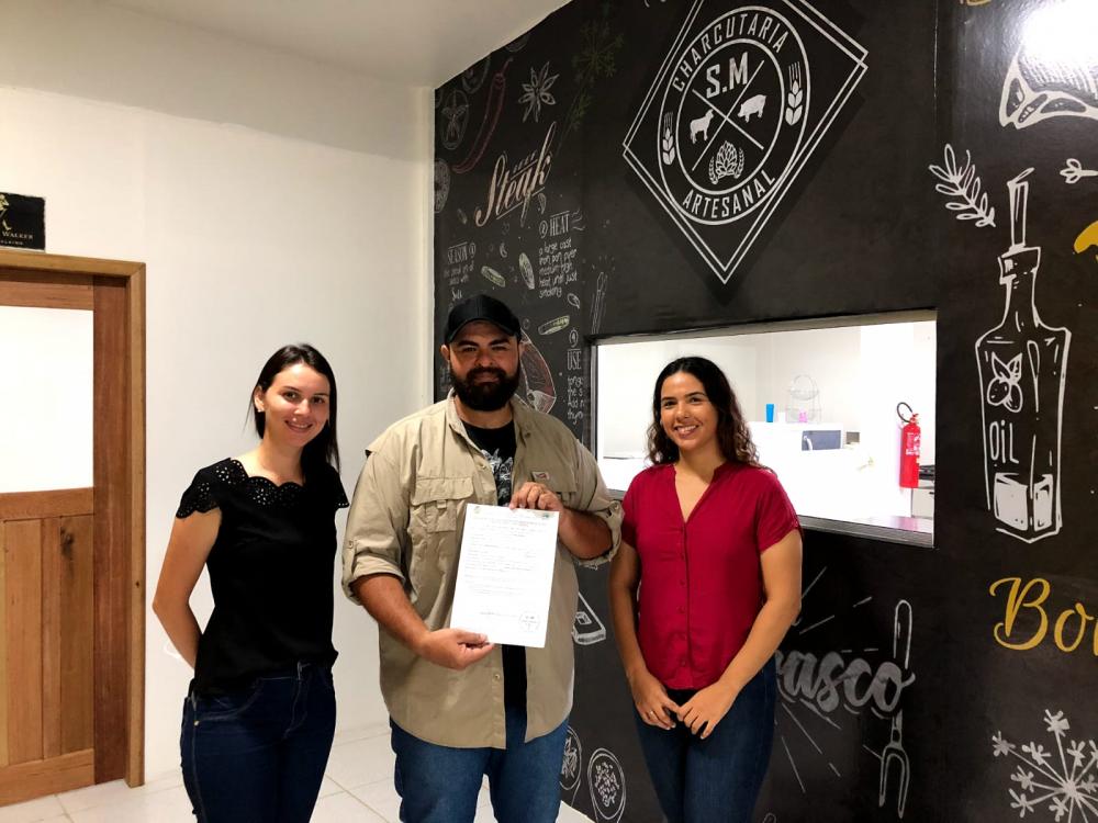 Prefeitura de Parintins certifica com SIM agroindústria artesanal de carnes e derivados
