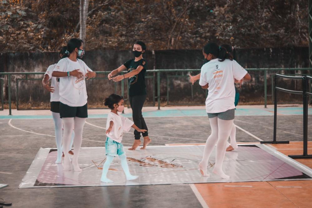 Despertando bailarinas: parintinense dissemina o ballet entre mães e filhas