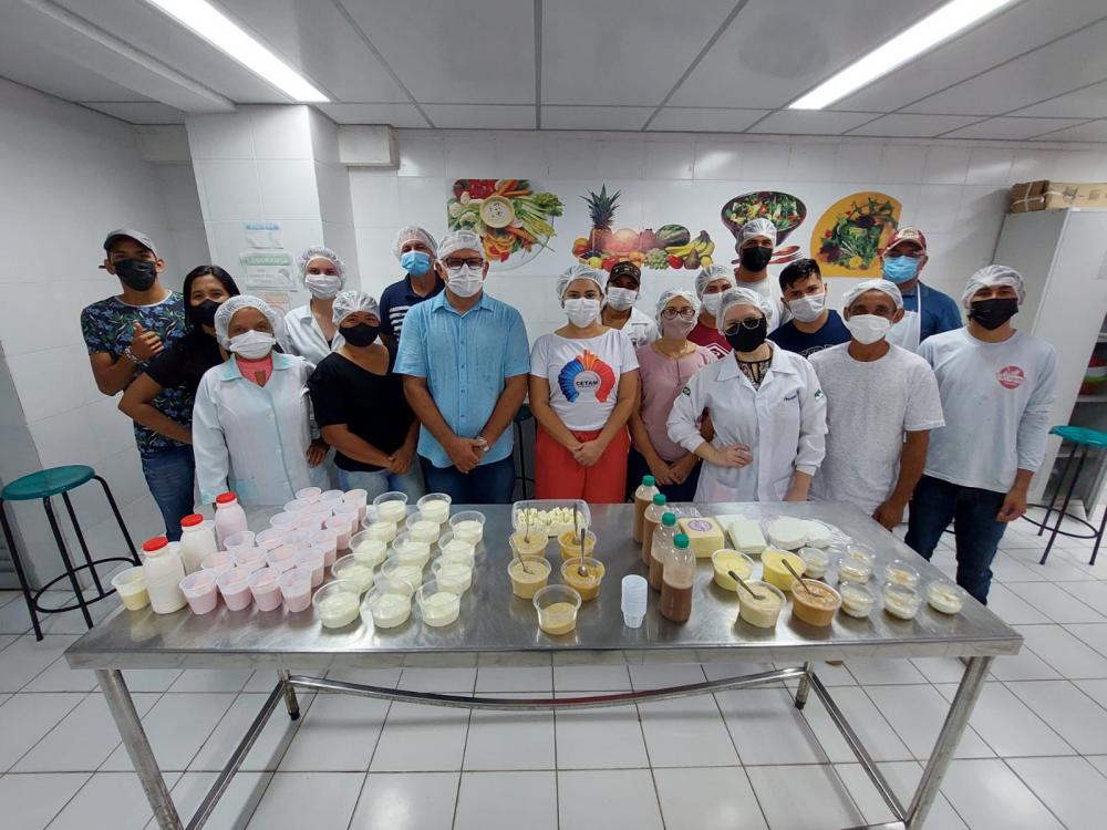 Curso de beneficiamento de leite é encerrado pelo Cetam e Sempa com apresentação de produtos