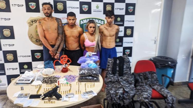 Com fardas da Rocam, drogas e arma, grupo liderado por mulher é preso em Manaus