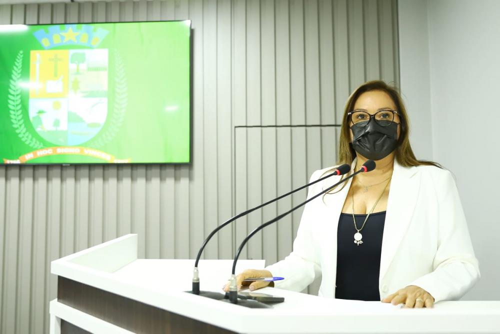 Márcia Baranda destaca ação de Eduardo Braga na ordem de serviço para recapeamento da estrada da Vila Amazônia