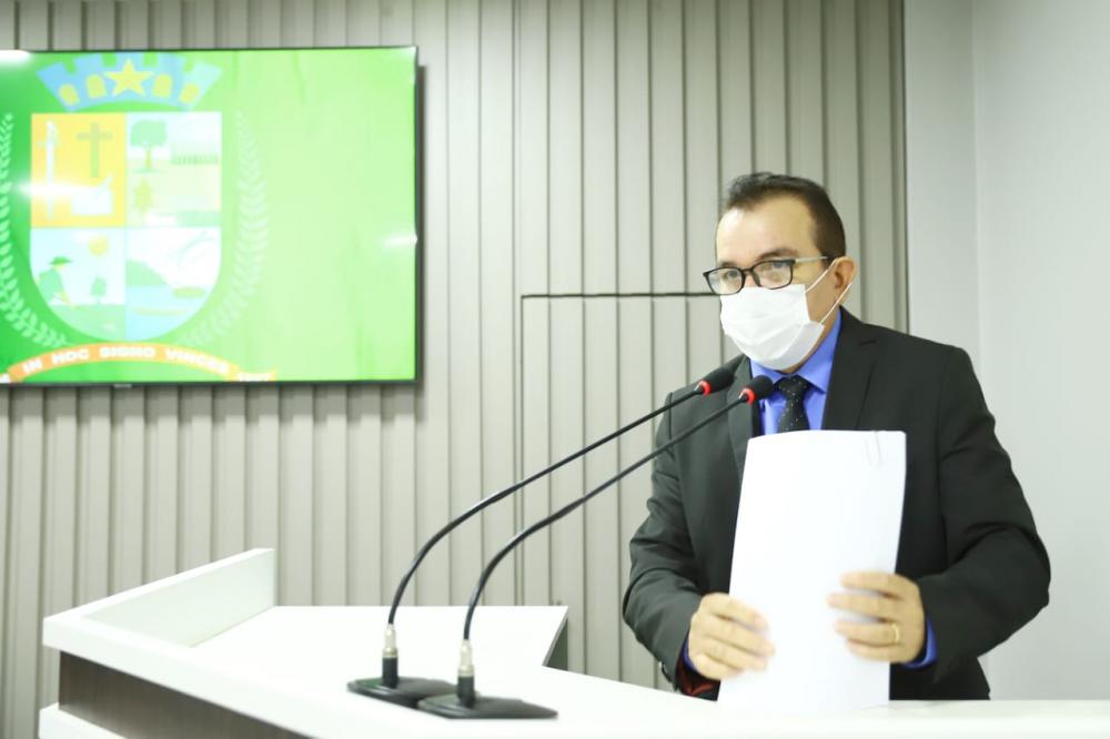 Massilon solicita que Prefeitura disponibilize balsas para atracação de barcos na rampa do Mercado.