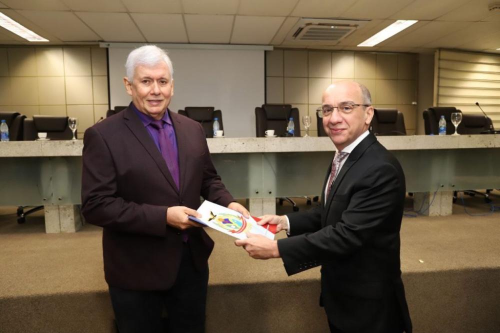 TCE-AM entrega à Justiça Eleitoral lista com nomes de gestores que tiveram contas reprovadas nos últimos 8 anos