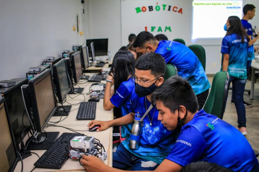 IFAM Parintins realiza encerramento do Projeto Robô-Edu com alunos de escola municipal   