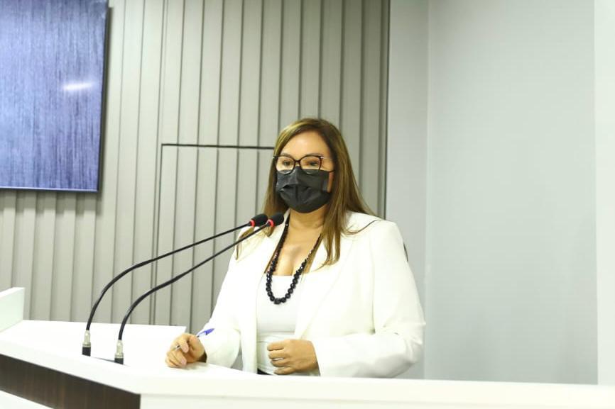 Márcia Baranda solicita implantação de Teste Rápido Molecular para Diagnóstico de Tuberculose em Parintins 