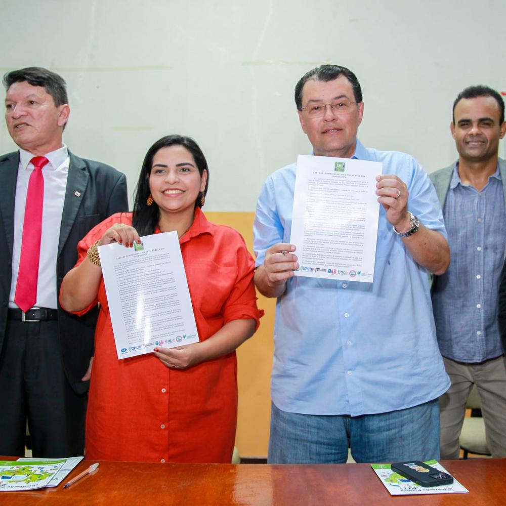 Eduardo Braga e Anne Moura firmam compromisso com a ética e boa governança