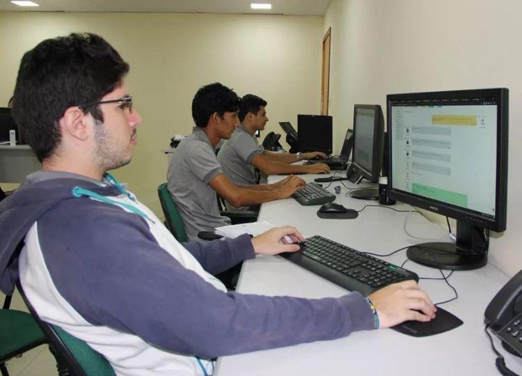 CIEE oferta 12 mil vagas de estágio e bolsa de idiomas nesta segunda-feira